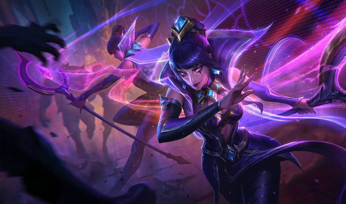 Professional Gameplay in League of Legends with Leblanc in Purple Dashing Around